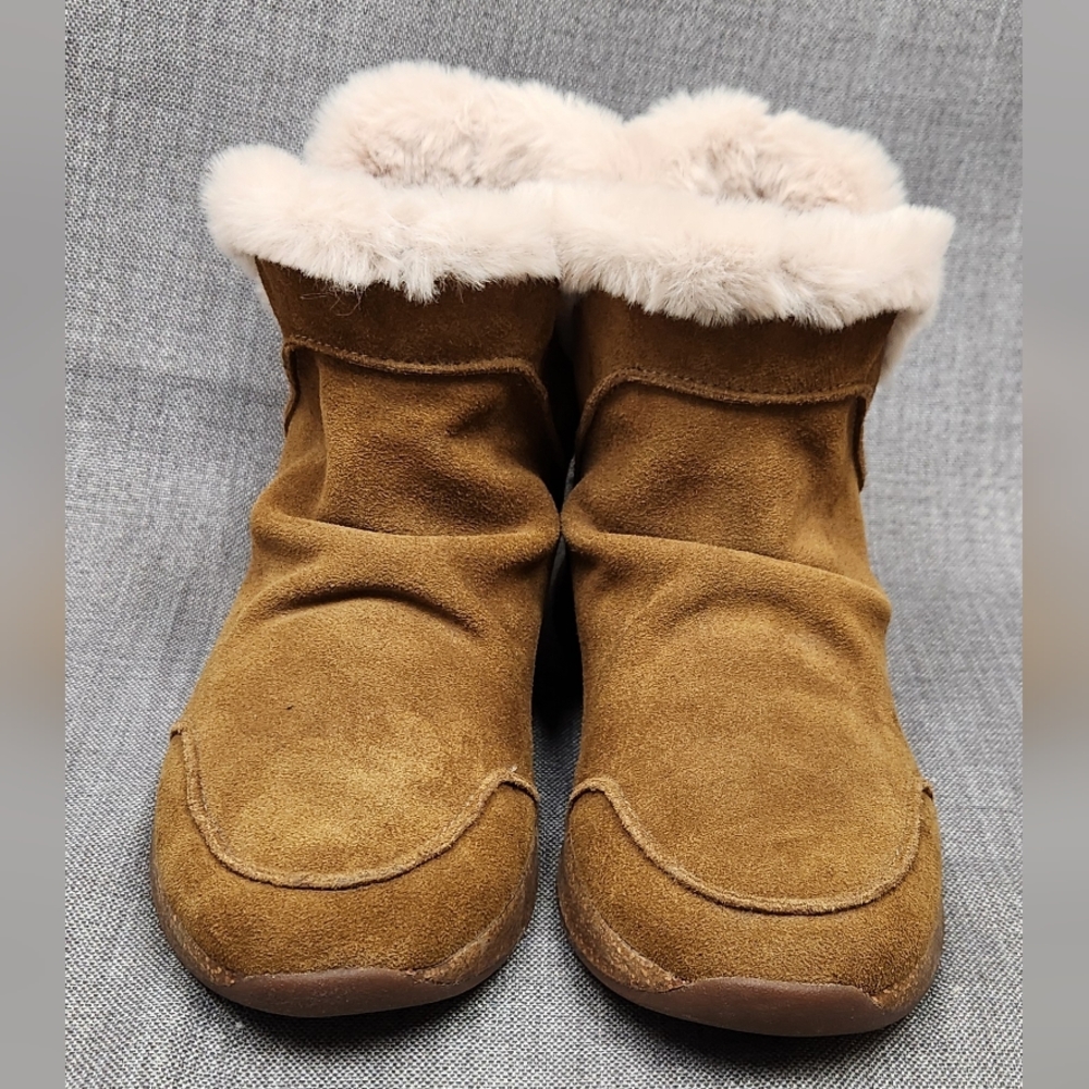 Taos Women's Future Mid Suede Boots. 7 - Picture 4 of 10